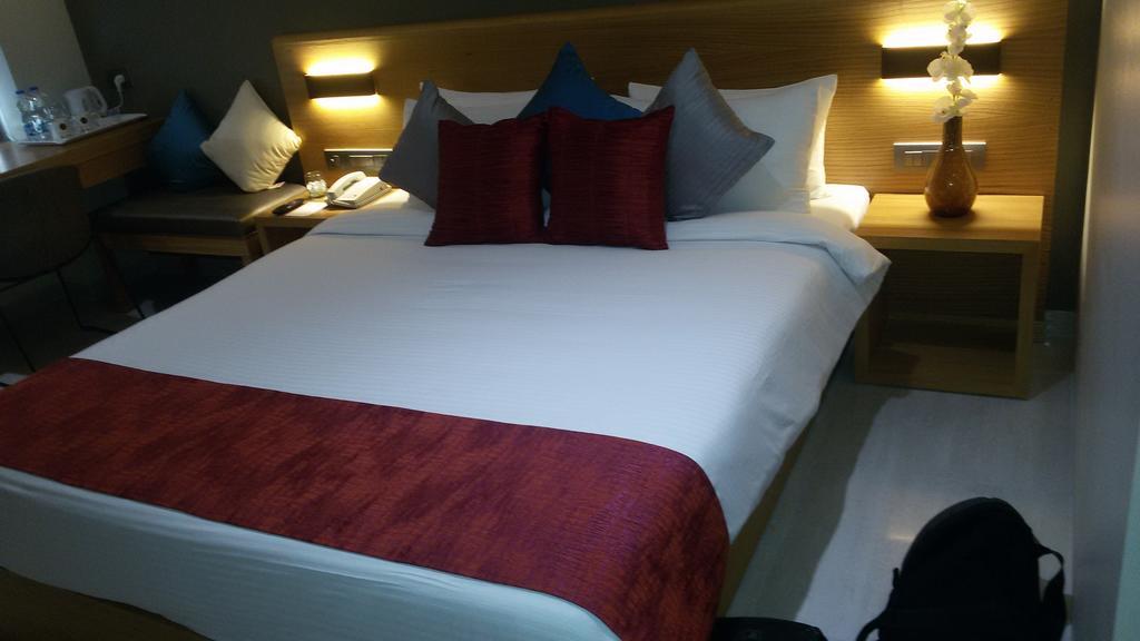 Hotel Suba Elite Vadodara Værelse billede