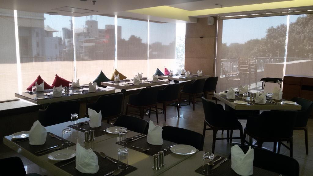 Hotel Suba Elite Vadodara Værelse billede